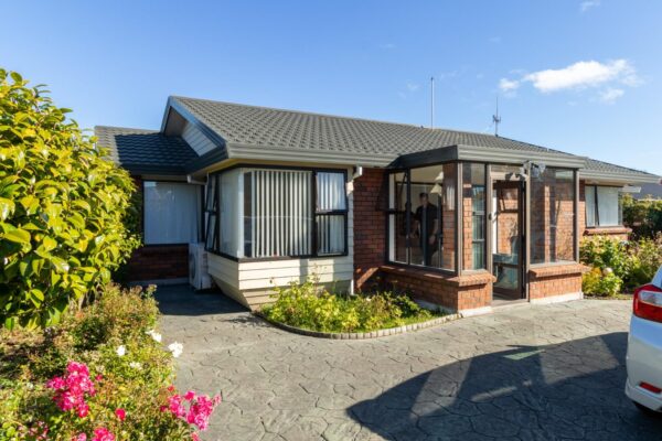 Spacious and sunny two bedroom house!