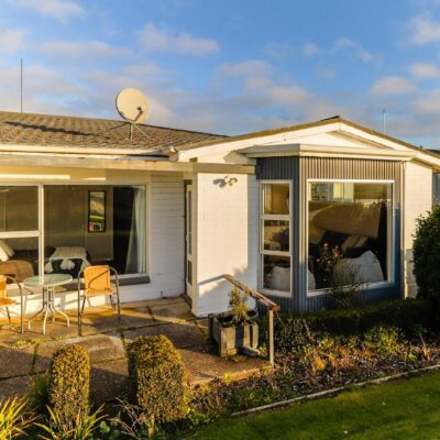 Modern 2 Bedroom townhouse in Gladstone!