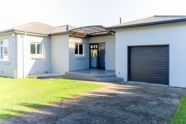 Highly Sought After Windsor!