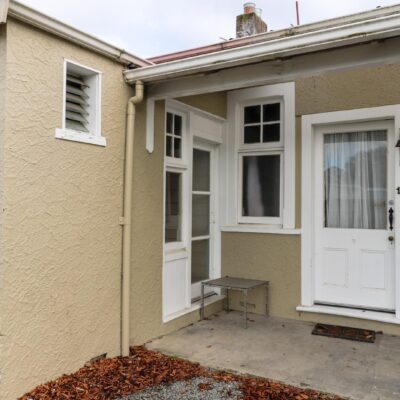 2 bedroom Unit on Dee