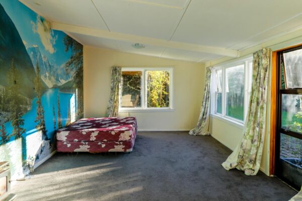 Large Bedroom in Shared Accommodation