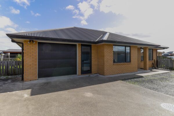 Modern on Mavora Court!