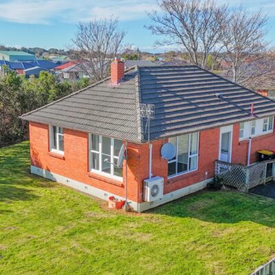 Sunny 3 Bedroom Home in Glengarry!