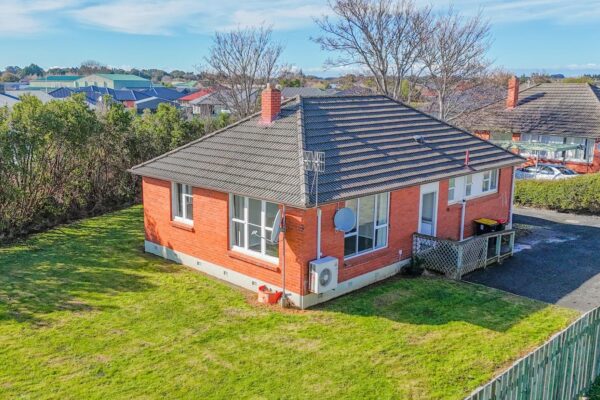 Sunny 3 Bedroom Home in Glengarry!