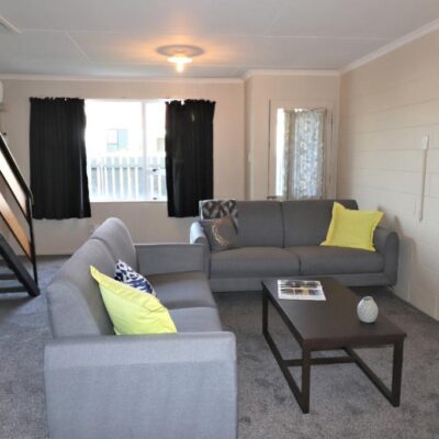 Immaculately presented 2 bedroom unit!