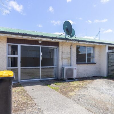 2 Bedrooms unit close to town