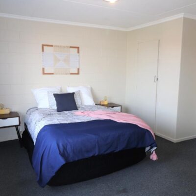 Immaculately presented 2 bedroom unit!