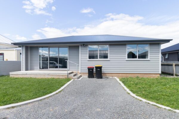 Modern 3 Bedroom Townhouse on Princes!