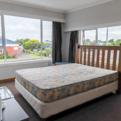 Sunny Room in Shared housing