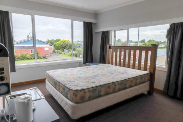 Sunny Room in Shared housing