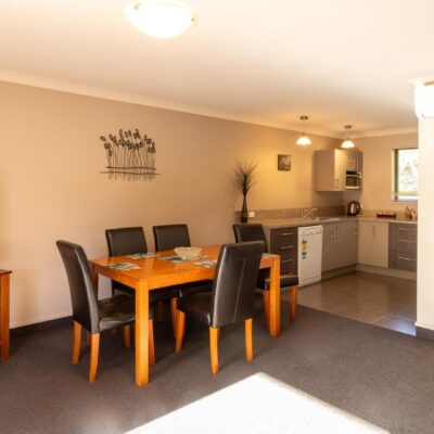 Low maintenance, fully furnished unit in Waikiwi!