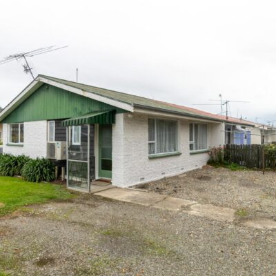 Tidy 2 Bedroom unit close to South City!