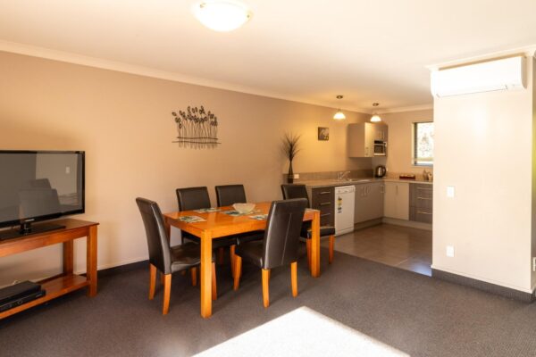 Low maintenance, fully furnished unit in Waikiwi!