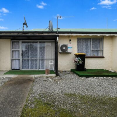 Tidy 2 Bedroom Close To Town