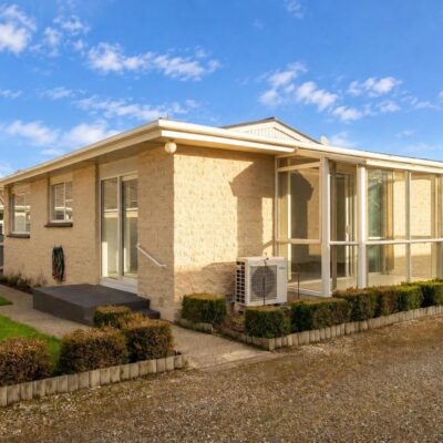Tidy two bedroom unit!